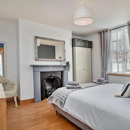Finest Retreats - Oystercatcher Apartment Whitby