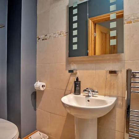 Finest Retreats - Oystercatcher * Whitby