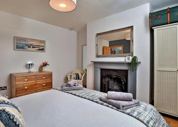 Finest Retreats - Oystercatcher * Whitby