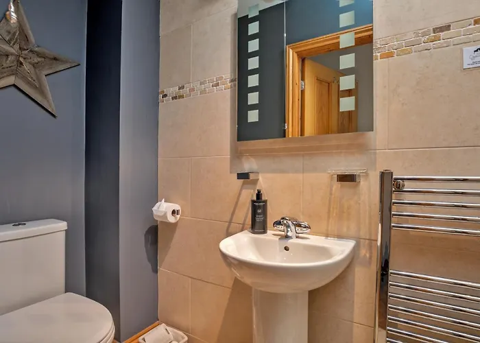 Finest Retreats - Oystercatcher * Whitby