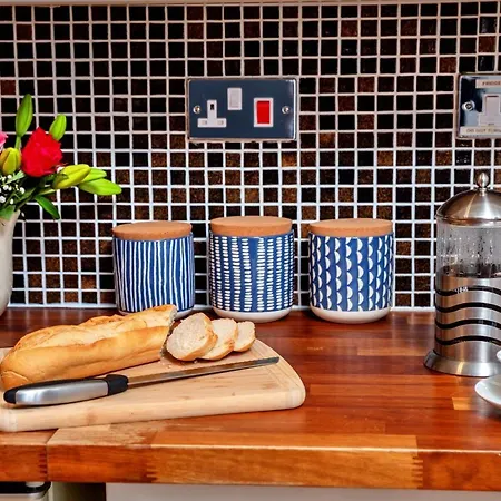 Finest Retreats - Oystercatcher Апартаменты Уитби